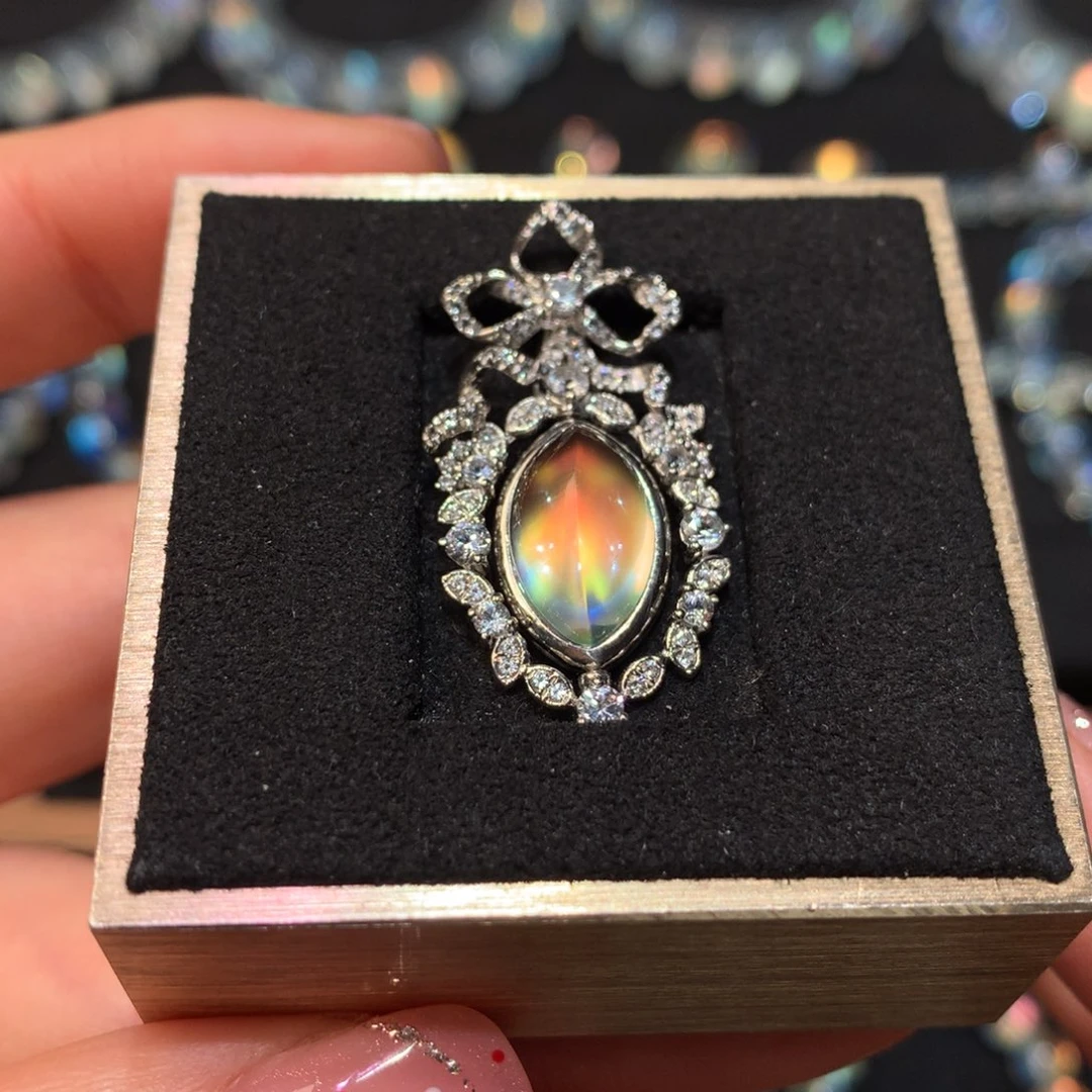 铂Pt950镶嵌吊坠月光石大*青