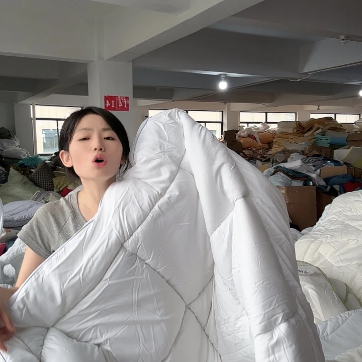 白色灰白透气格加厚床垫150*200