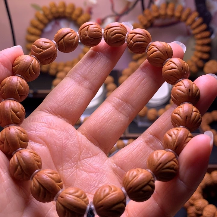 桃核手串佩*?龙纹桃核