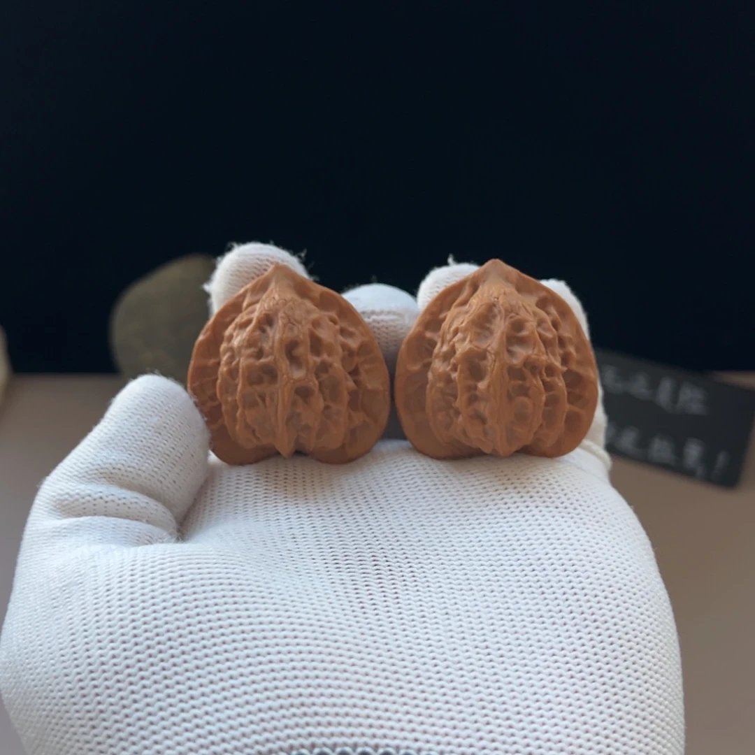 文玩核桃吊坠野生蜡皮帽子