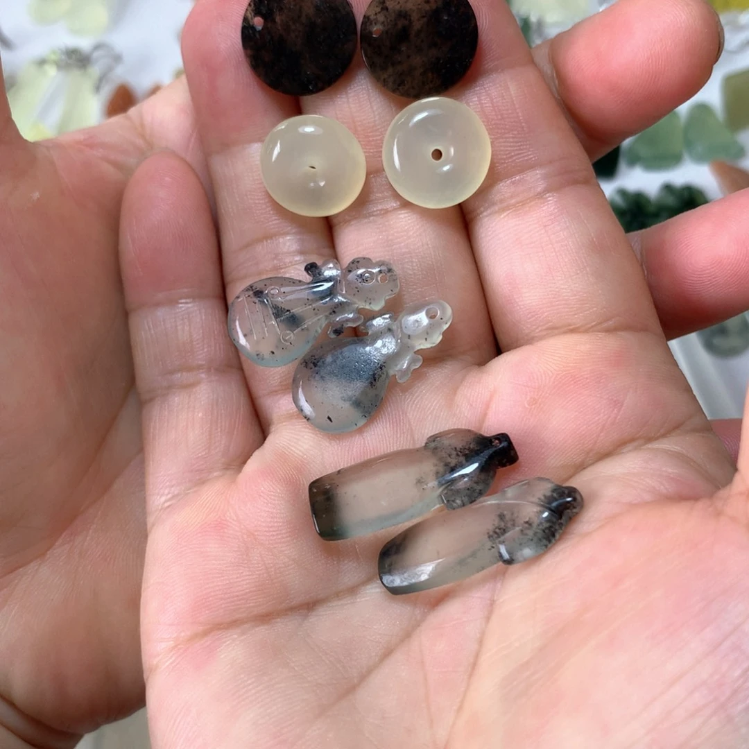 大***胖蛇纹石玉未镶嵌耳环