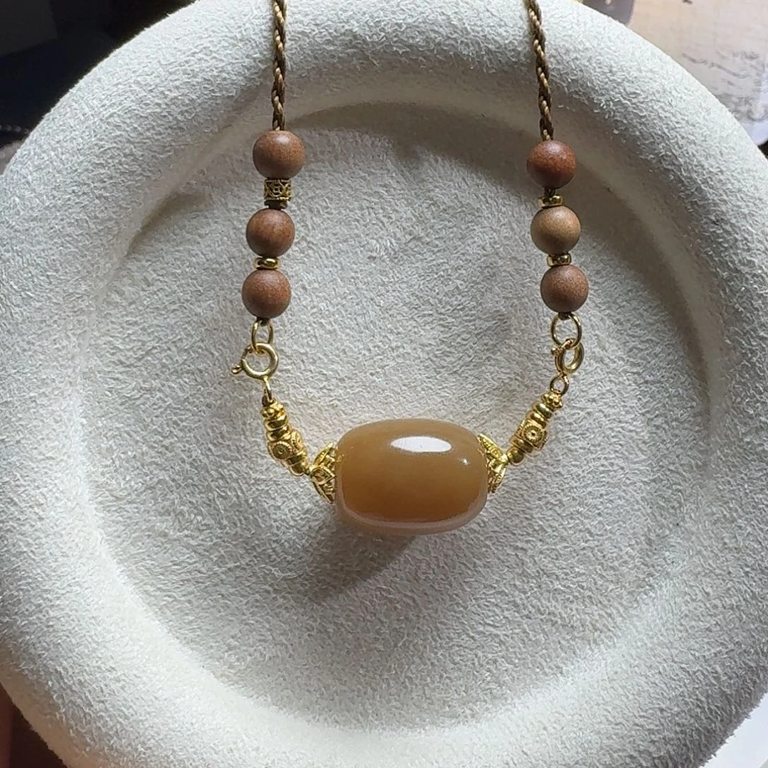 安***子和田玉未镶嵌颈饰糖枣