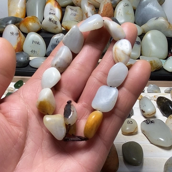 和田玉未镶嵌颈饰手串