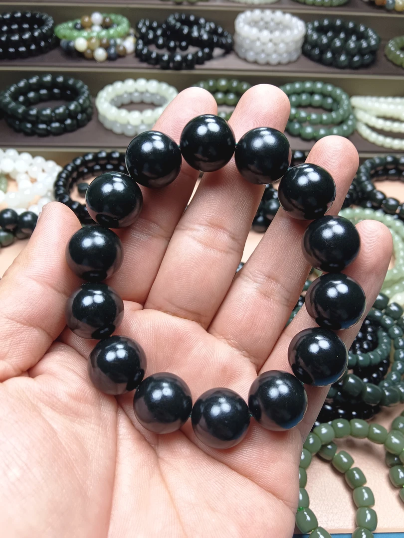 新疆柔光纯天然和田玉叶城油青卡16