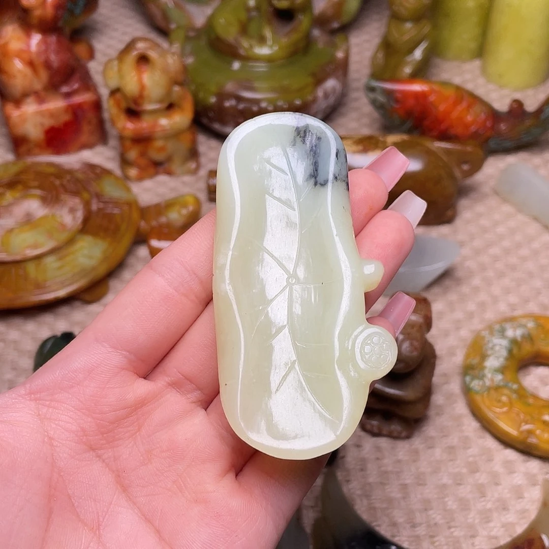 蛇纹石玉未镶嵌颈饰