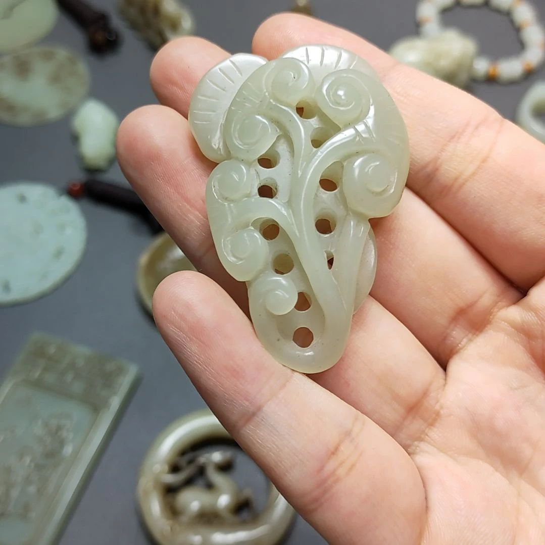 和田玉未镶嵌颈饰