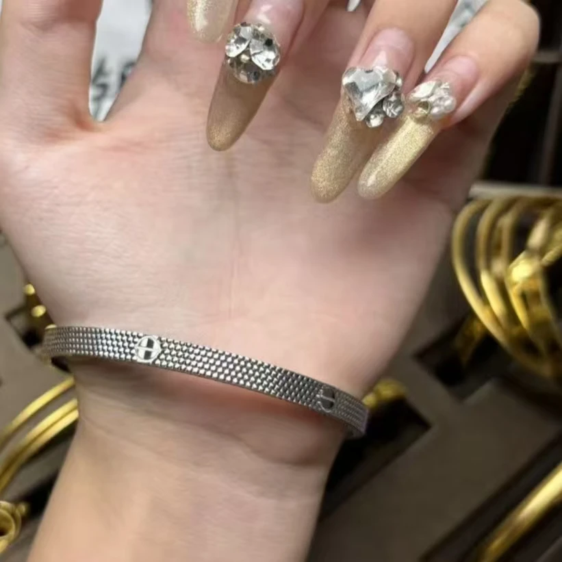 足银手镯 【铭兴珠宝】设计师高定款- 足银999 穿孔卡加手镯 S00018