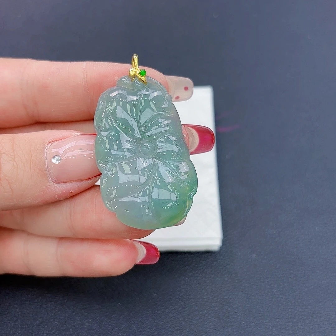 翡翠颈饰18K金镶嵌荷叶吊坠