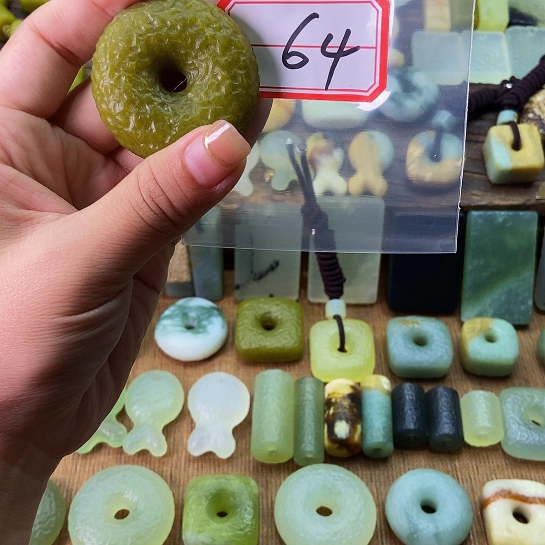 蛇纹石玉未镶嵌颈饰兜***n