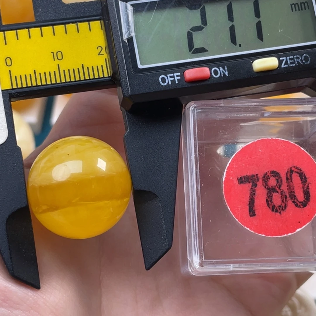 蜜蜡未镶嵌珠宝奇石