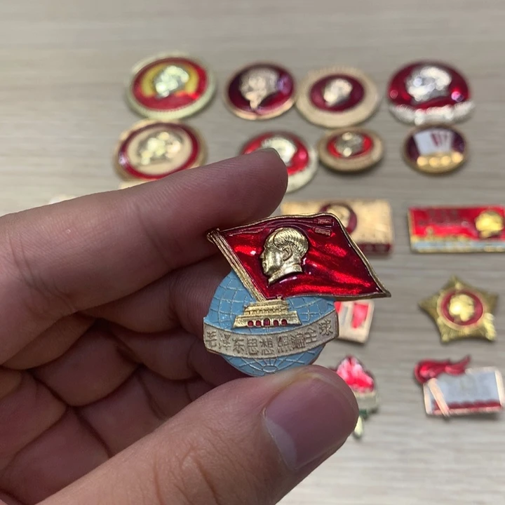 其他普通金属油彩红旗地球爷爷思想照全球