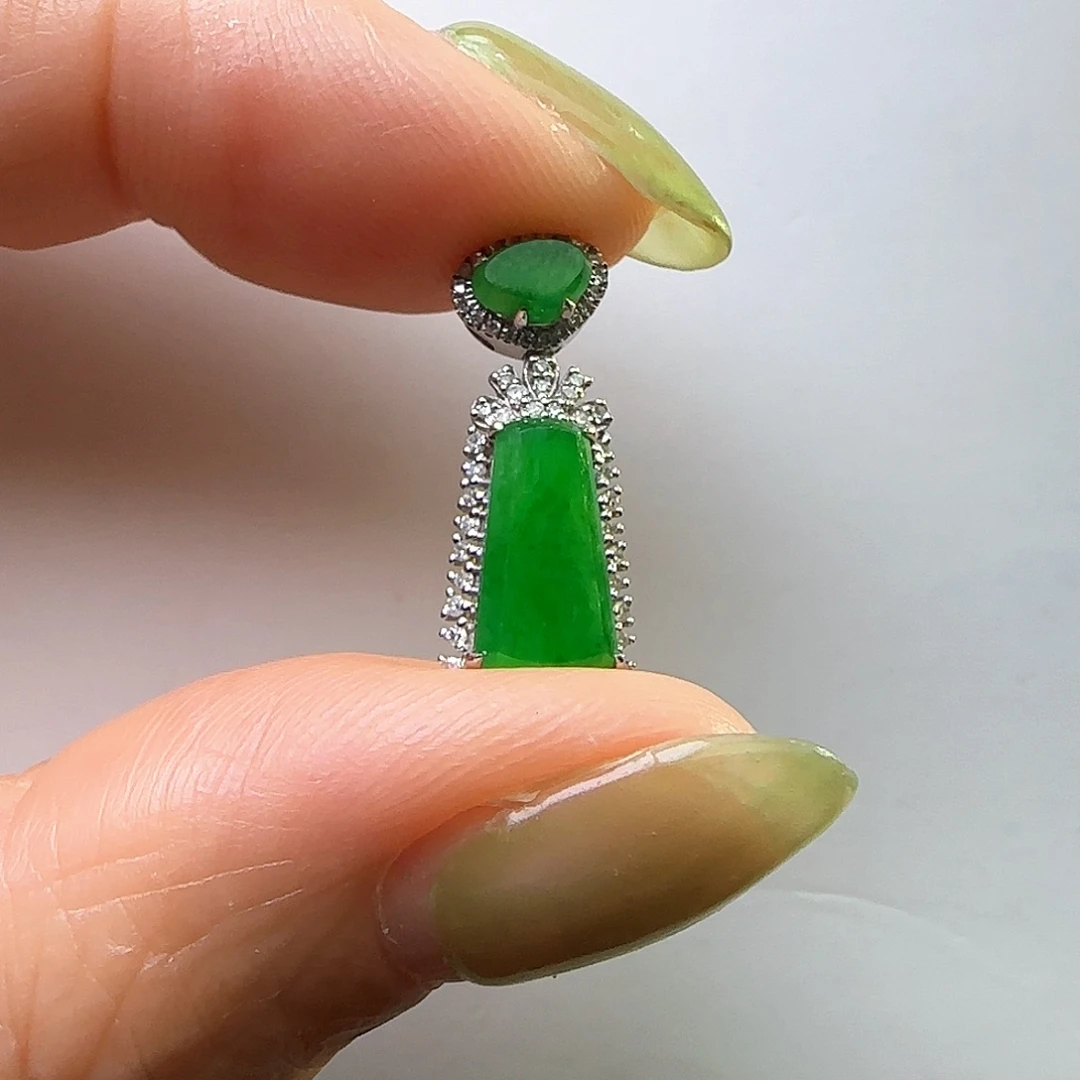 翡翠18K金镶嵌颈饰天然缅料A货 阳绿无事牌吊坠