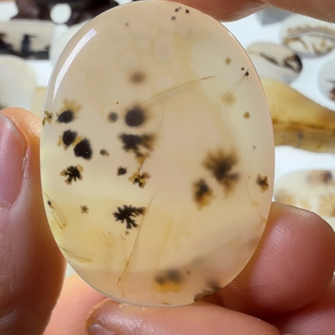 玛瑙/玉髓未镶嵌珠宝半成品