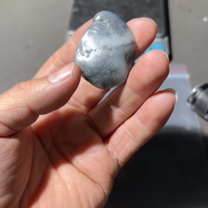 载***月和田玉未镶嵌颈饰