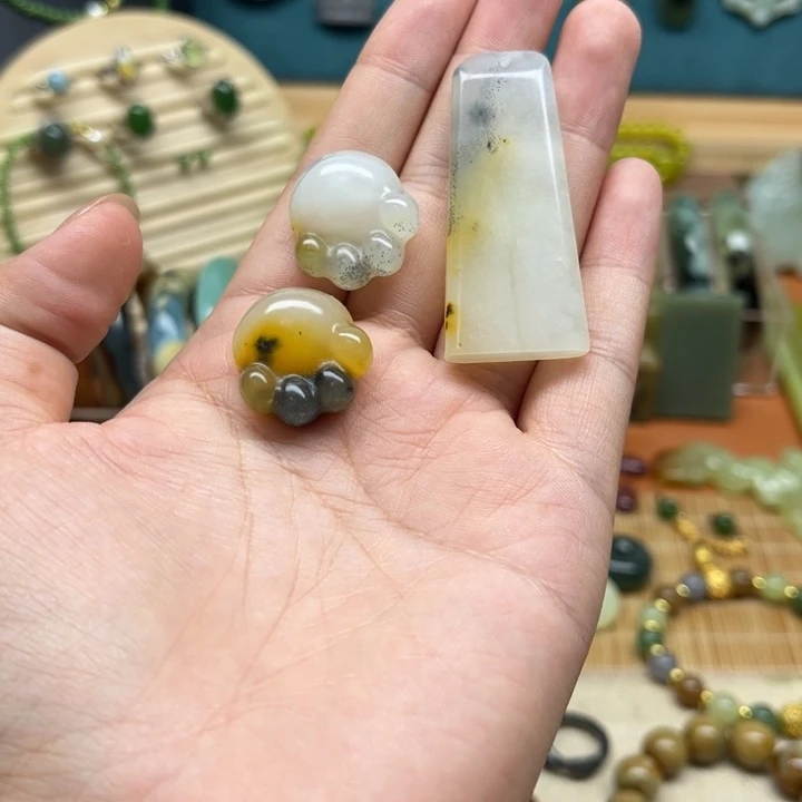 蛇纹石玉未镶嵌颈饰