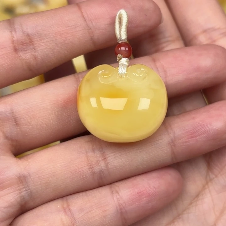 琥珀未镶嵌颈饰蜜蜡