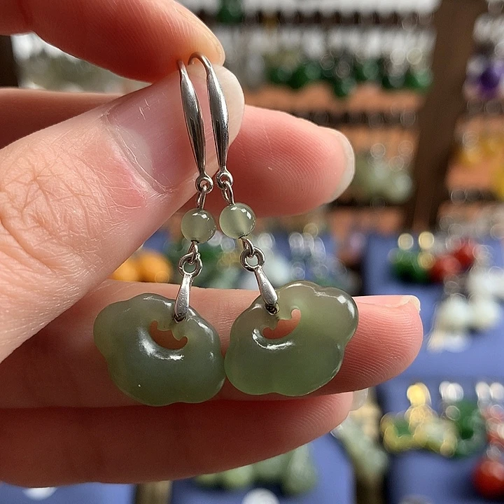 和田玉银S925镶嵌耳饰如意锁湖水绿