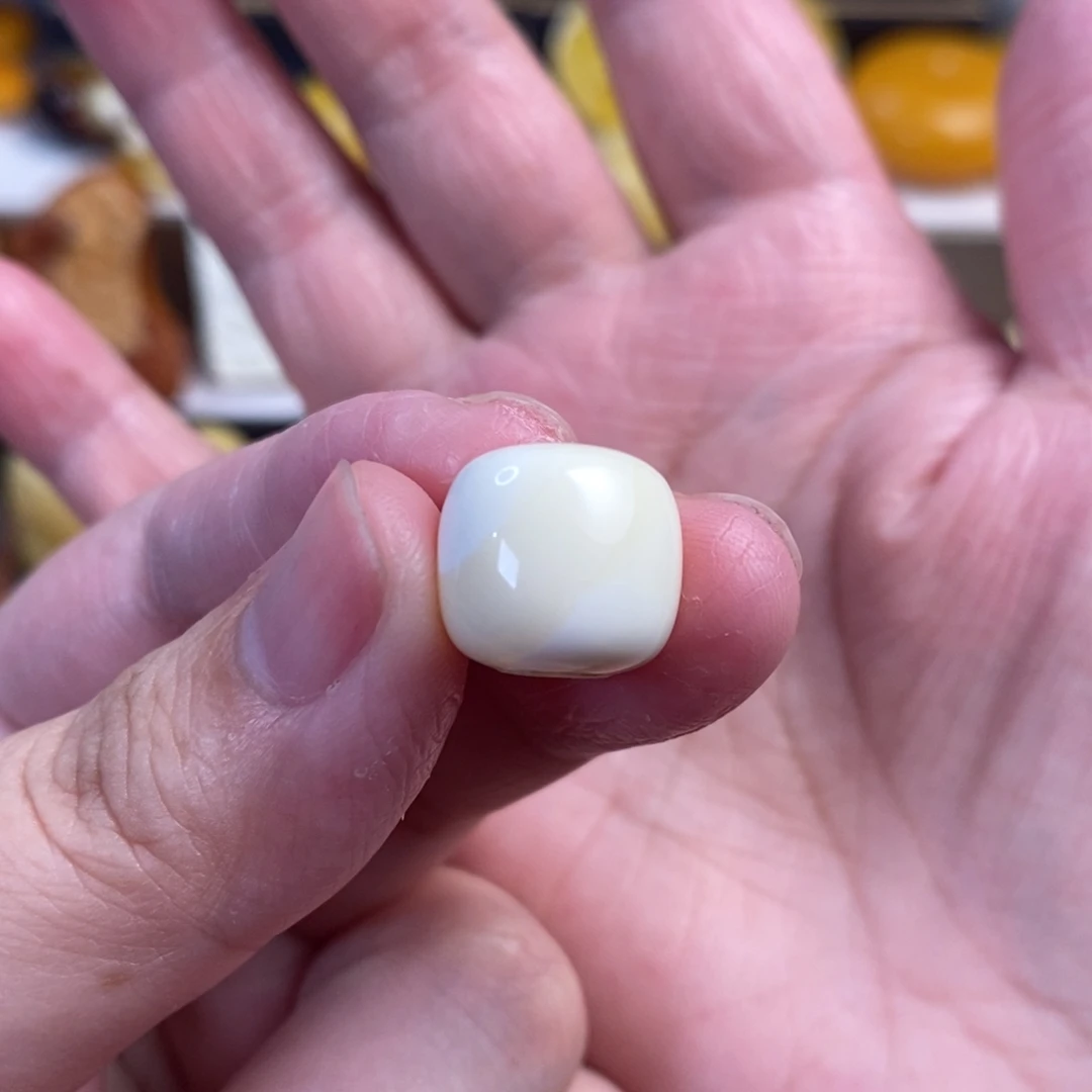 未镶嵌蜜蜡裸石瓷白老型单珠13.2