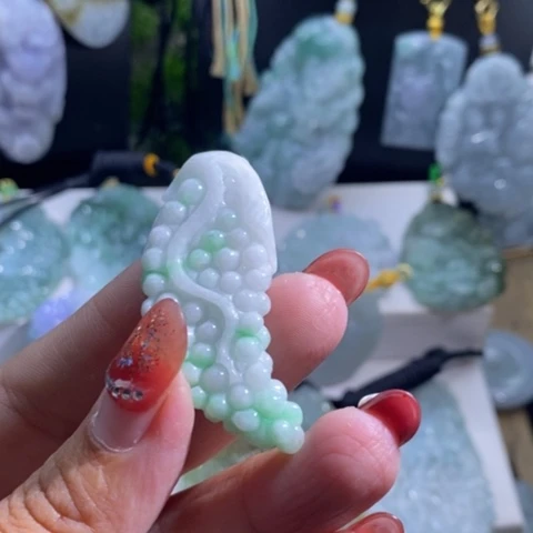 【闪购商品】颈饰未镶嵌翡翠葡萄