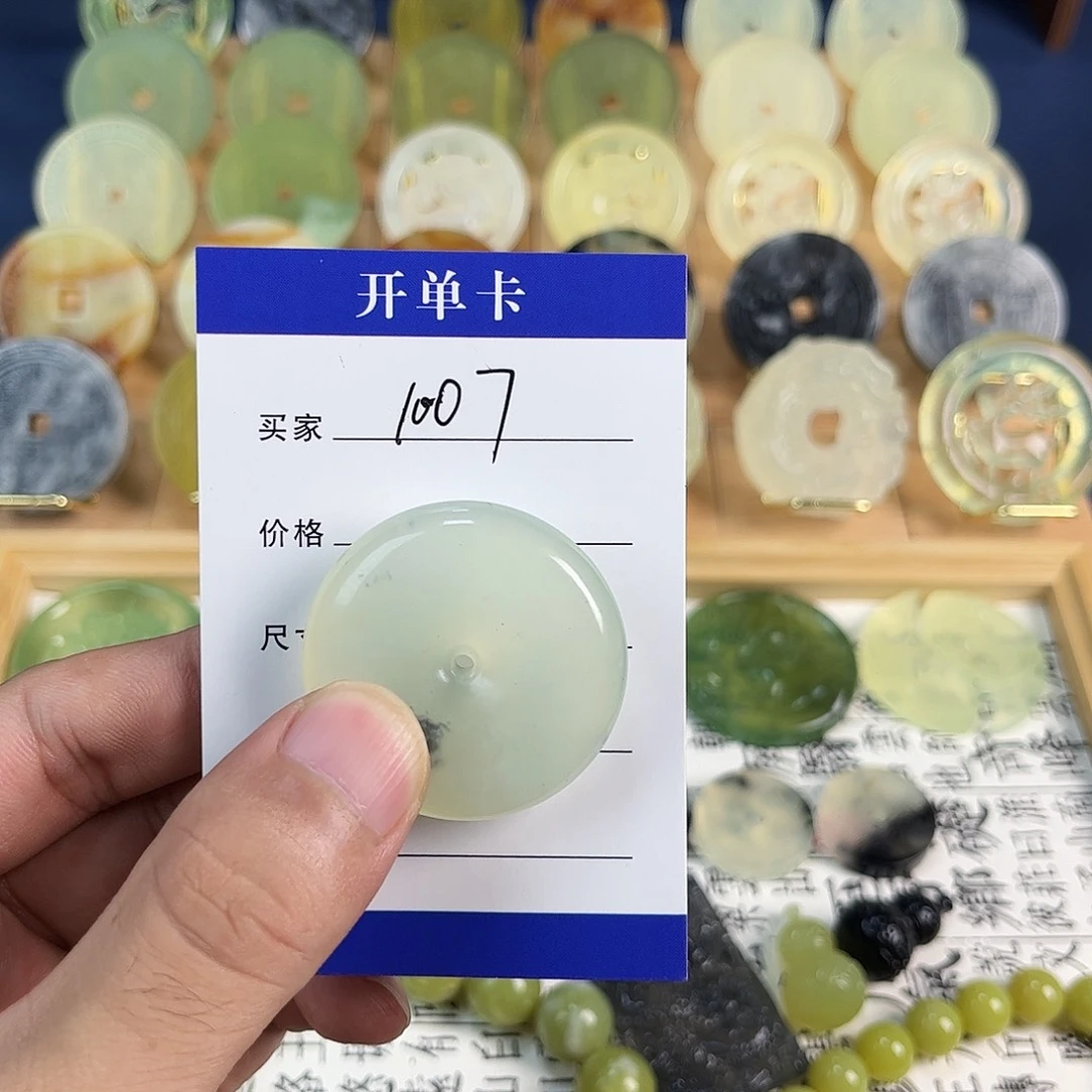 愿***。未镶嵌蛇纹石玉颈饰