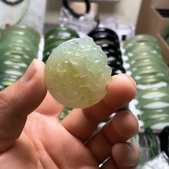 蛇纹石玉手镯未镶嵌