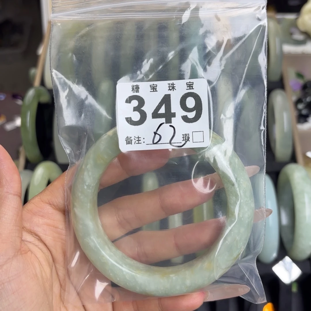 未镶嵌蛇纹石玉手镯今*?