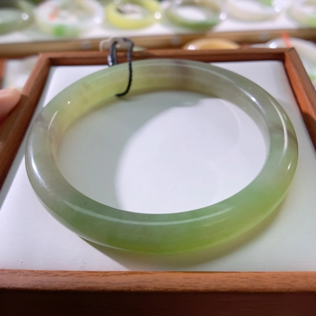 【闪购商品】未镶嵌手镯和田玉
