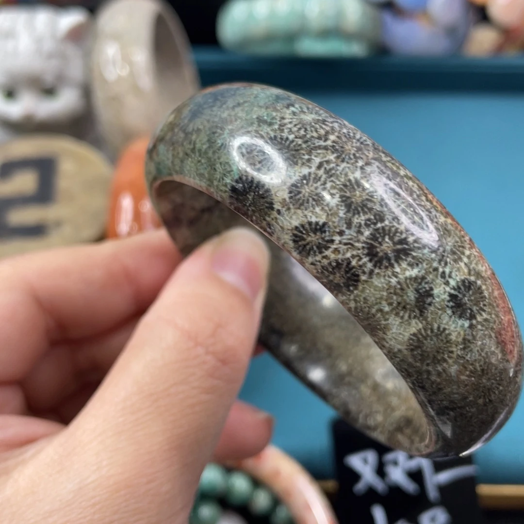 未镶嵌手镯硅化玉