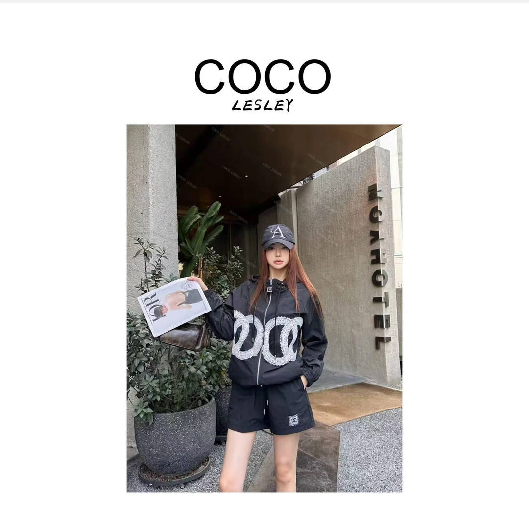 2025夏季新款时尚高级经典印花连帽拉链抽绳收腰显瘦拼接二件套