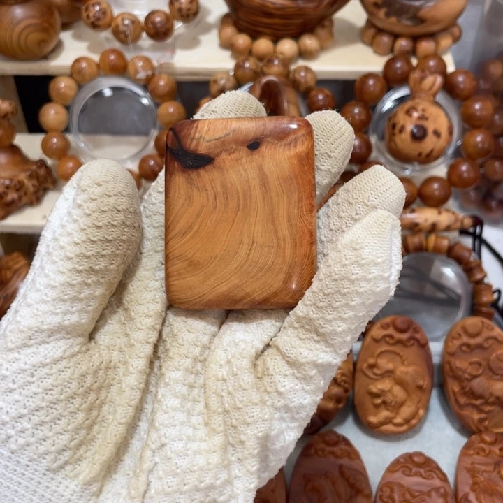 玄***雨柏木太行崖柏高密度骨料随行手把件