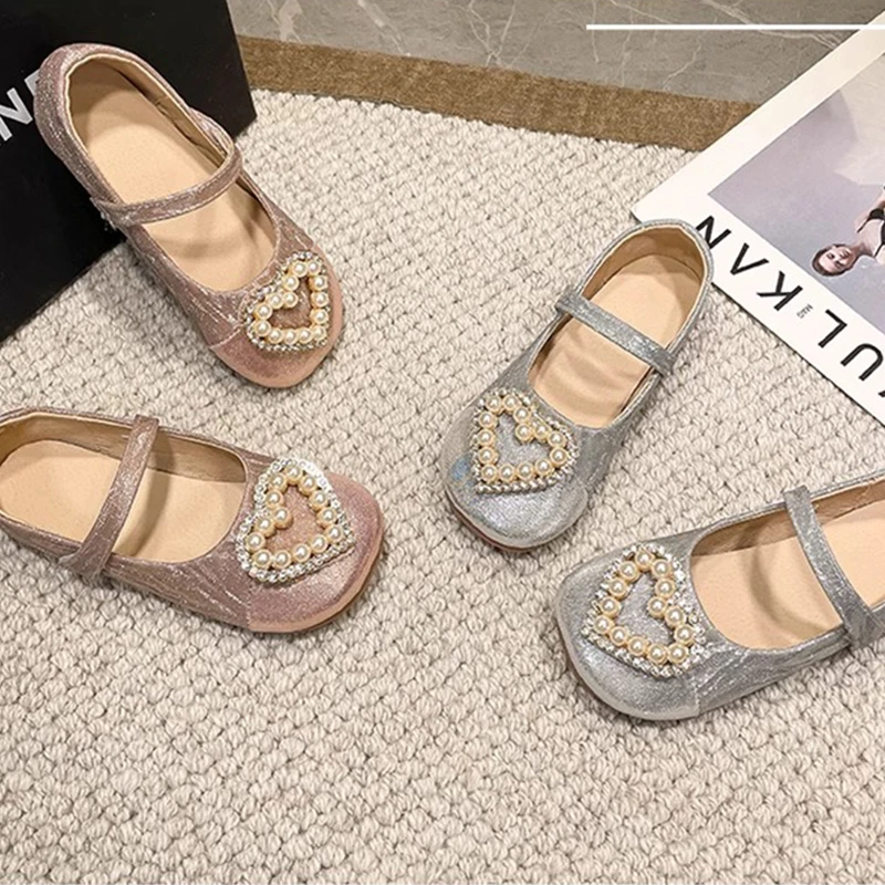 女童小香风爱心公主鞋2025春季新款时尚水钻水晶鞋宝宝软底小皮鞋