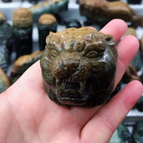 未镶嵌岫岩河磨玉（透闪石质玉）把件