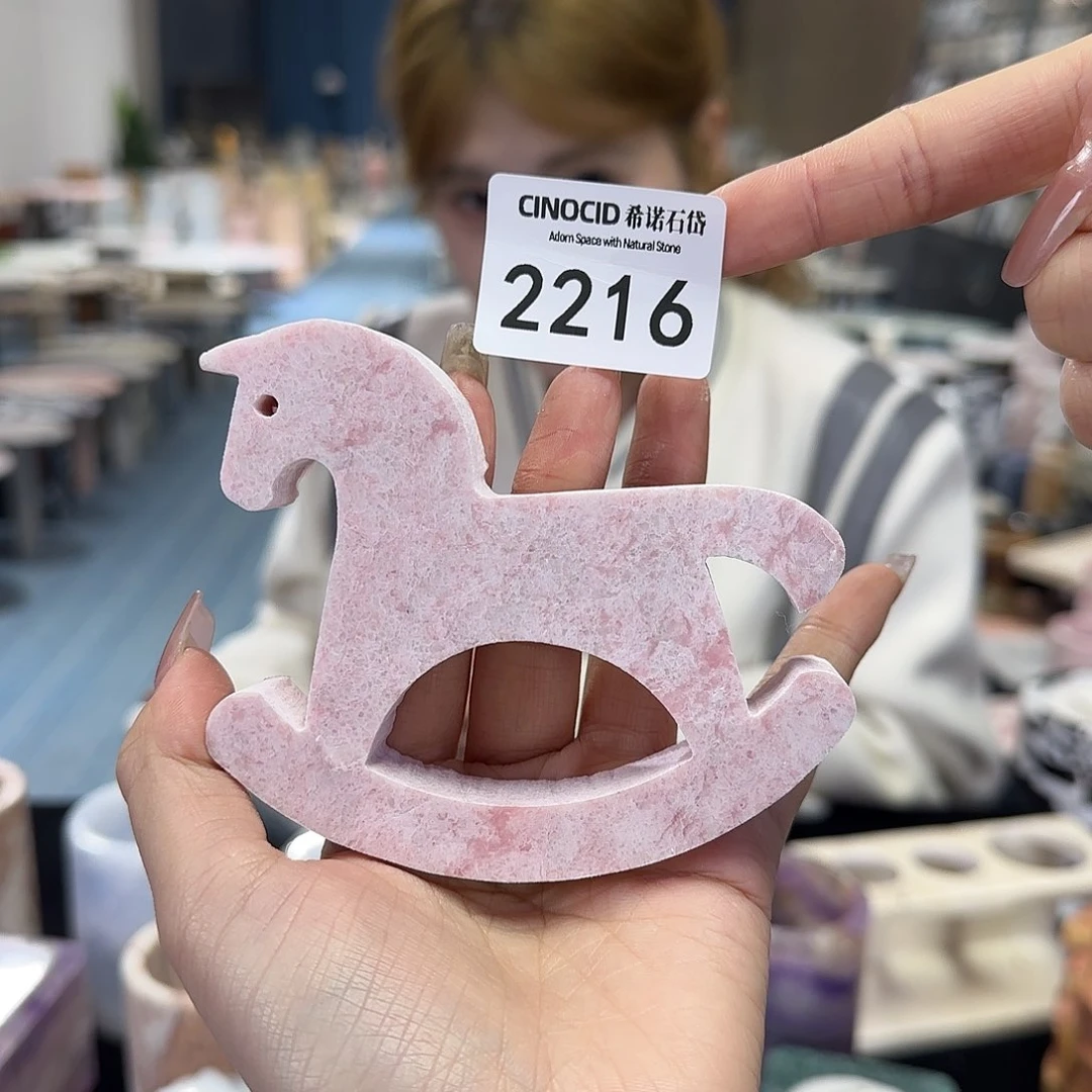 2216粉澳宝木马摆件新货