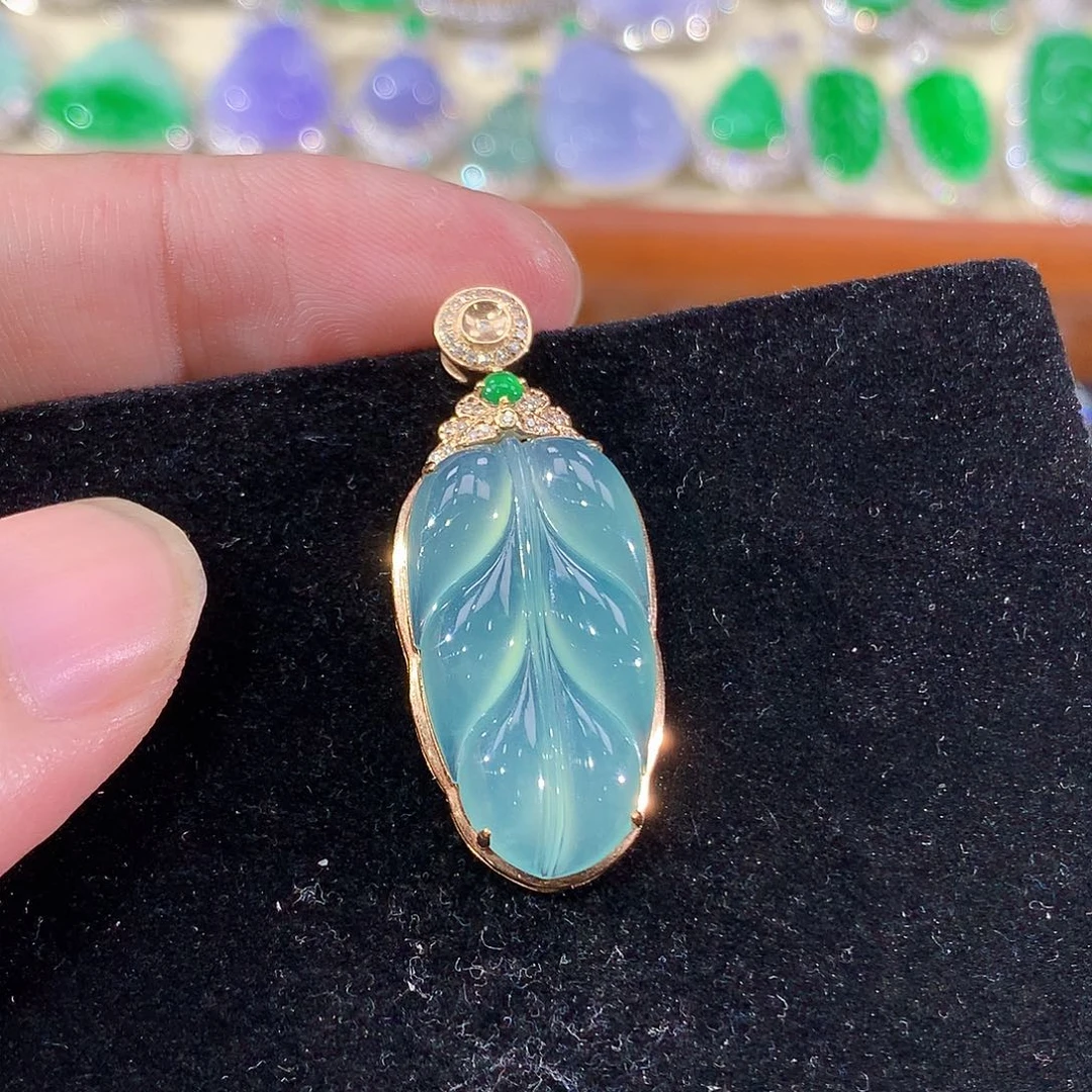 翡翠18K金镶嵌颈饰