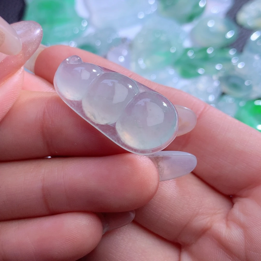 翡翠未镶嵌颈饰缅甸