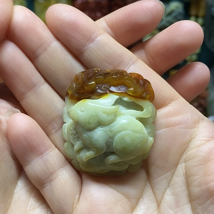 岫玉未镶嵌吊坠(赠链)