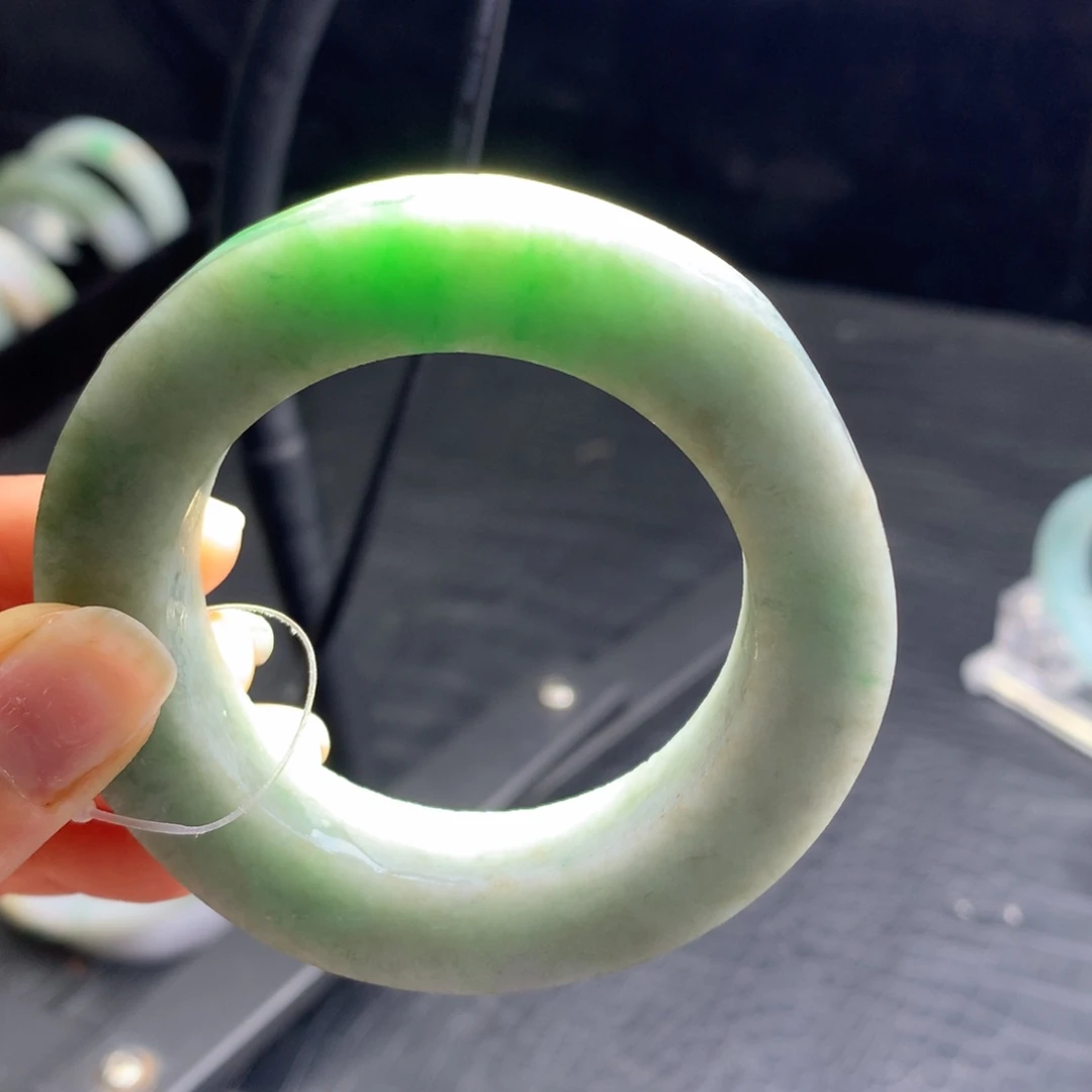 定制翡翠未镶嵌手镯