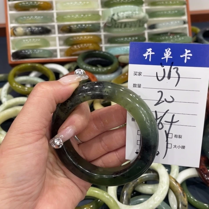 蛇纹石玉未镶嵌手镯