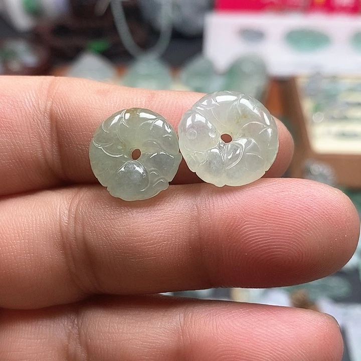 吊坠(不含链)未镶嵌翡翠一个100