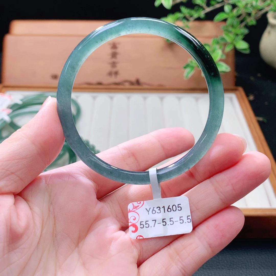 未镶嵌手镯（圆镯）翡翠