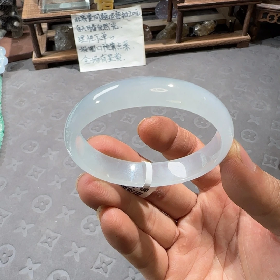 翡翠未镶嵌手镯52.8贵妃