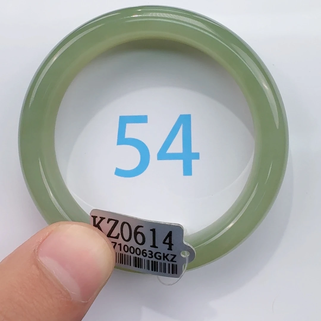 伊***麻和田玉未镶嵌手镯