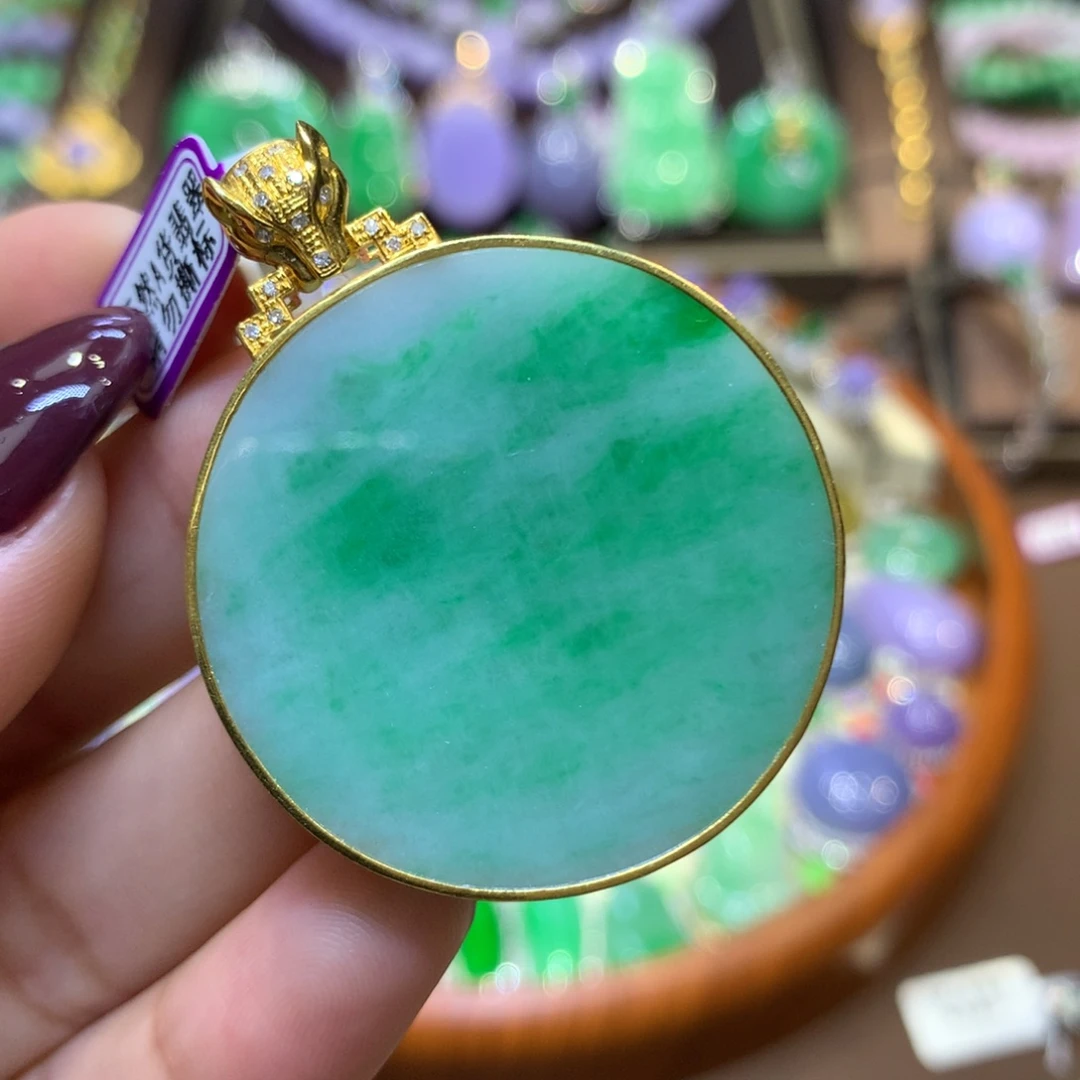 翡翠18K金镶嵌颈饰