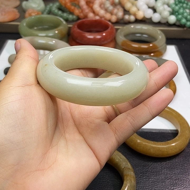 石英质玉手镯未镶嵌