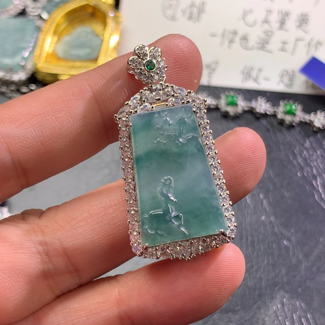 翡翠未镶嵌颈饰一路发