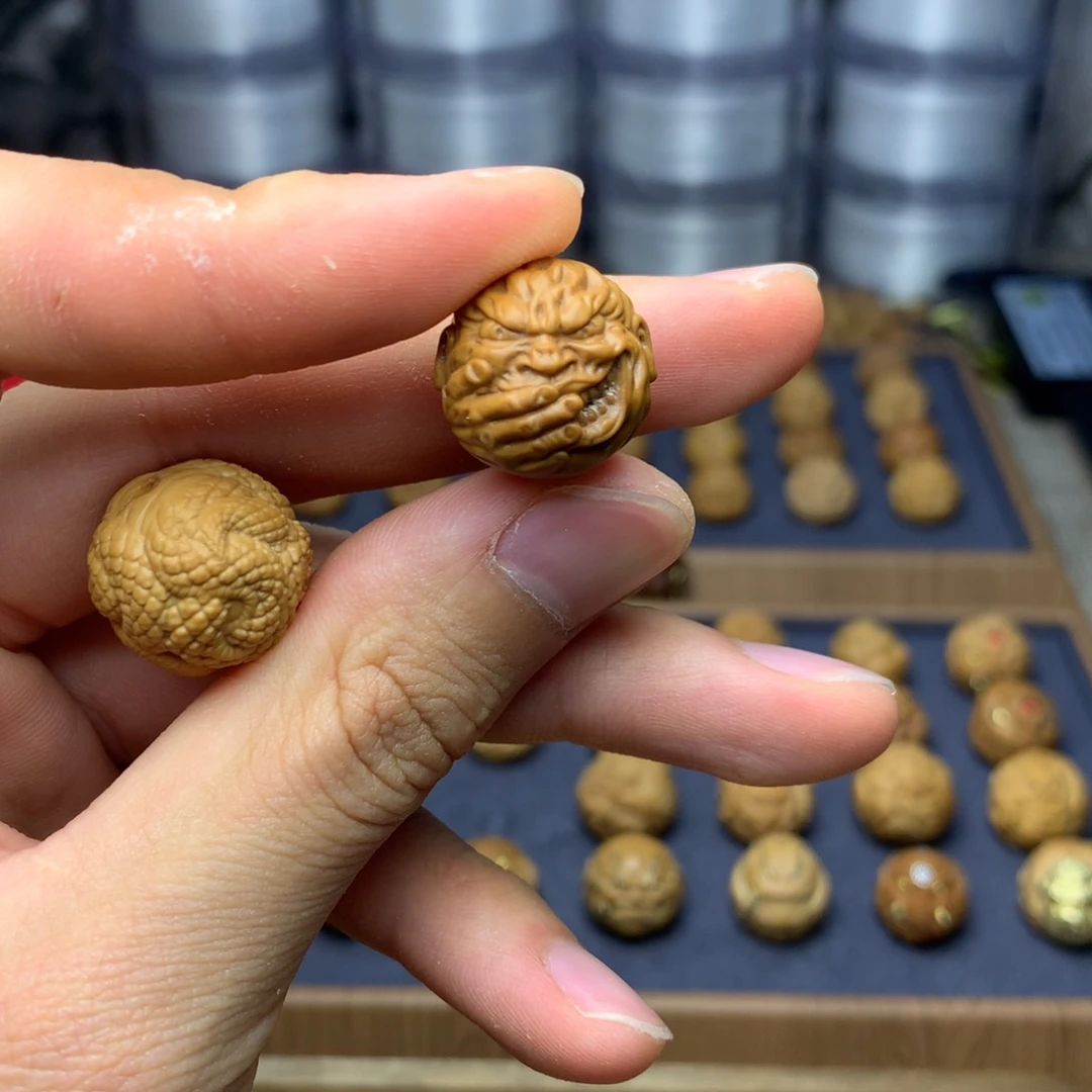 阿***达猴头核桃吊坠不语