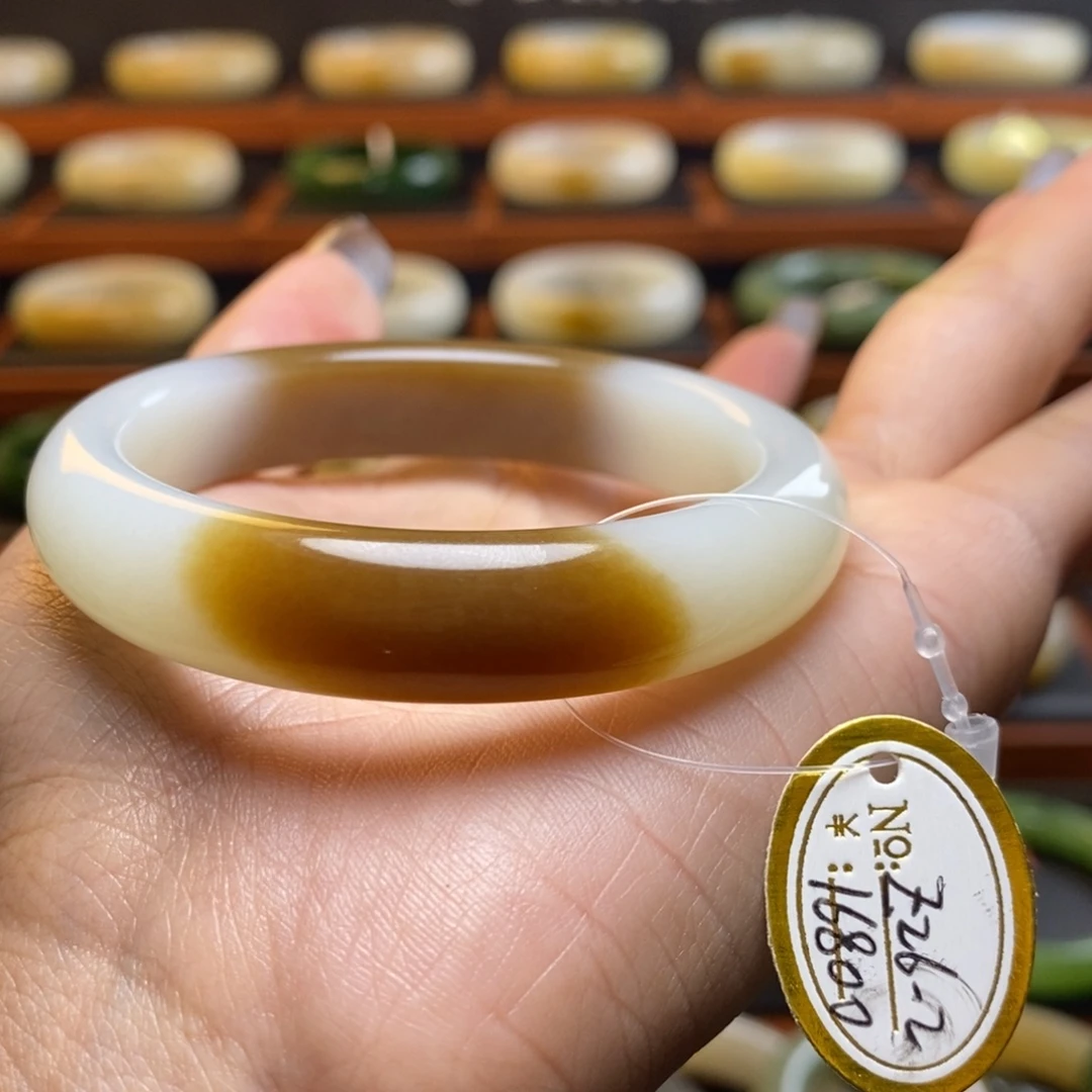 和田玉未镶嵌手镯52圈