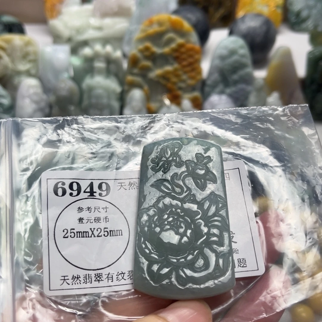 翡翠未镶嵌颈饰6949瑕疵