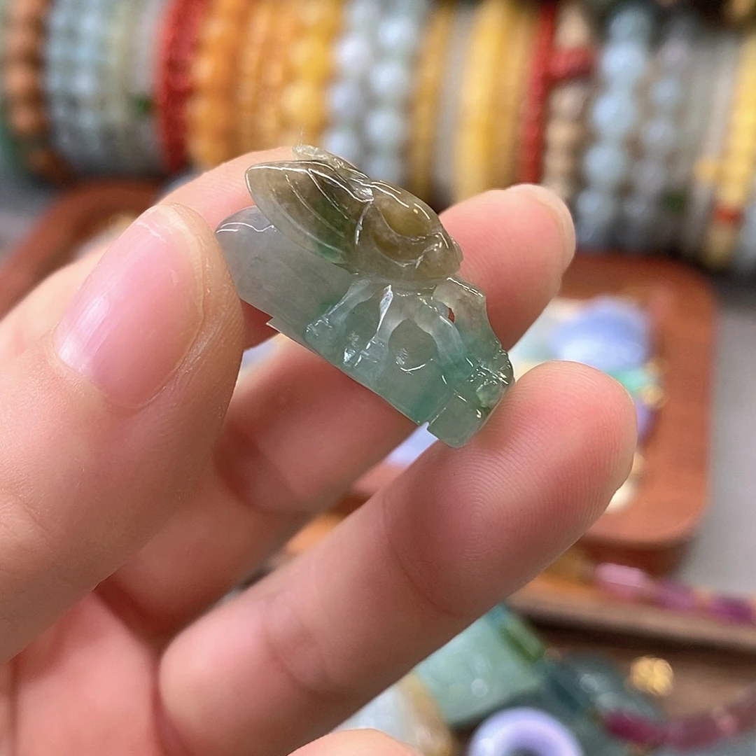 中***司翡翠未镶嵌挂件翡翠挂件