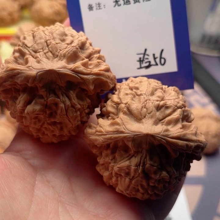 吊坠文玩核桃肉*香文玩核桃56